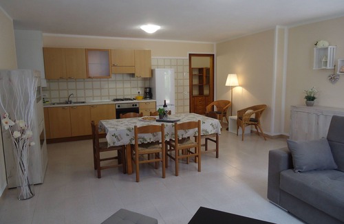 Crone Apartment | Ground floor apartment up to 6 pers., 3 bedrooms, terrace and garden, 300m to the lake
