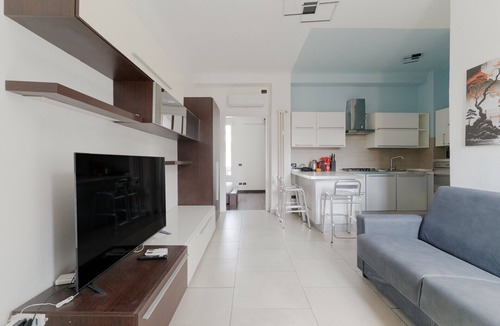 Ripamonti Corvetto Apartment | Guest Host Milan- Brenta M3 Balcony Apt