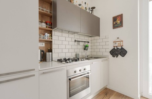 Bullona Apartment | GuestHost - Cozy and comfortable 55 sq m apartment, perfect for two people, located on the third floor of a building with an elevator (NOT accessible to disabled guests).The property is located on Via Cenisio, one of Milan's main streets, connecting the