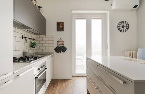 Bullona Apartment | GuestHost - Cozy and comfortable 55 sq m apartment, perfect for two people, located on the third floor of a building with an elevator (NOT accessible to disabled guests).The property is located on Via Cenisio, one of Milan's main streets, connecting the