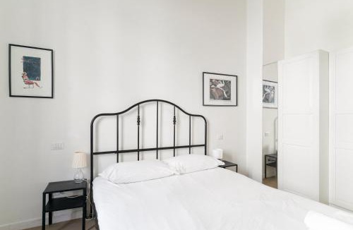 Acquabella Apartment | GuestHost - M4 Argonne Balcony Apartment