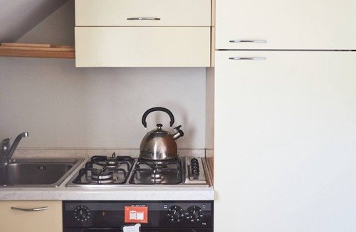 Milan Apartment | GuestHost - Studio con Balcone per 2 persone