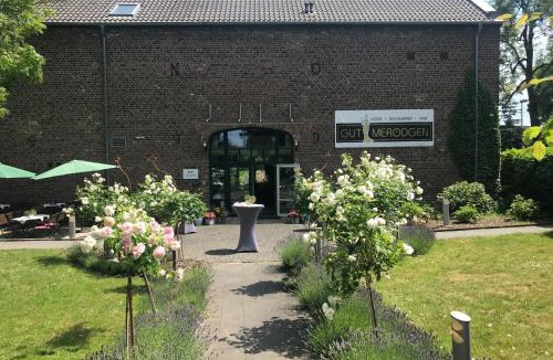 Inden House | Gut Merödgen