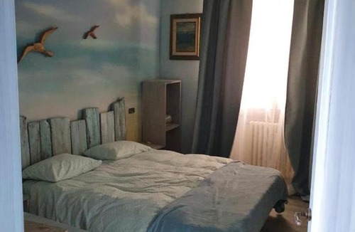 Porlezza Apartment | Hammer House