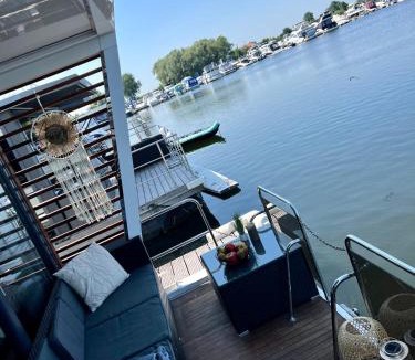 Weyhe Boat Rental | Hausboot Buddy