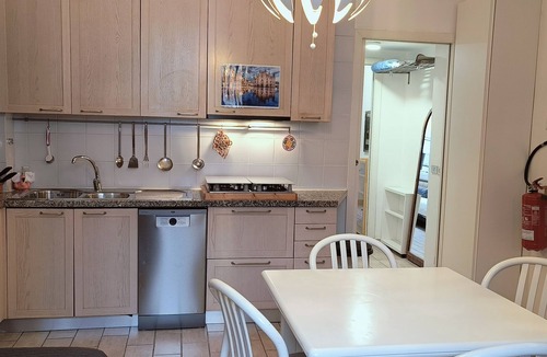 Chinatown Apartment | Heart of chinatown, pedestrian zone, go on foot to Center and the Sempione park
