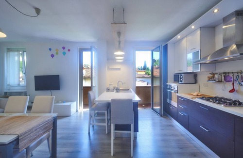 Lierna Apartment | Holiday Accommodation "Nicola Flat" close to the beach