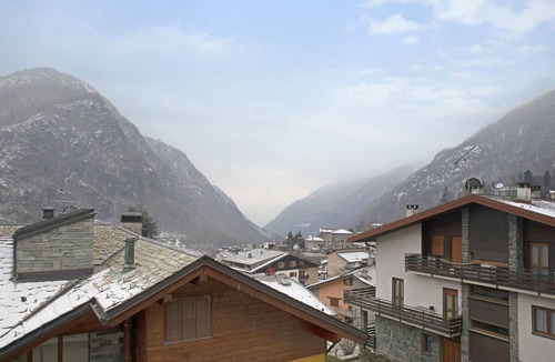 Chiesa in Valmalenco Apartment | Holiday Apartment Gilda with Mountain View, Terrace & Balconies