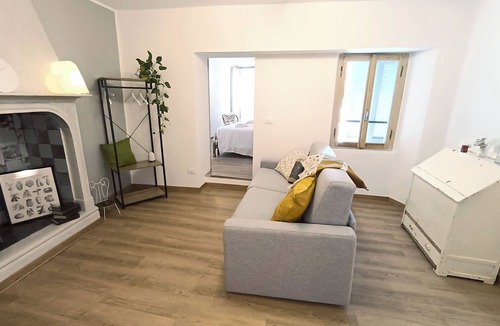 Lecco Apartment | Holiday Apartment "Cà Mà Holiday Lecco - Lake Como" with Wi-Fi