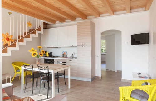 Bassanega Apartment | Holiday Apartment "Casa Vacanze Marisol" with Great View of Lake Garda