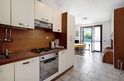 Monvalle Apartment | Holiday Apartment "Giulia" with Lake View, Pool, Wi-Fi & Garden