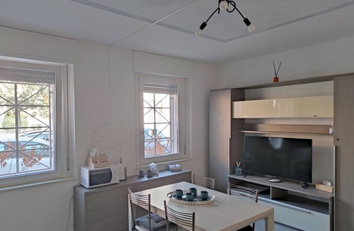 Pavia Apartment | Holiday Apartment "Grey House Pavia near Hospitals" with A/C & Wi-Fi