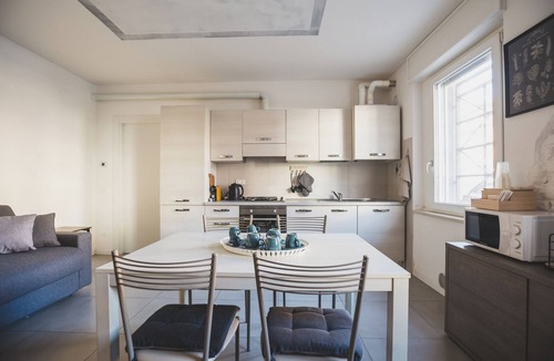 Pavia Apartment | Holiday Apartment "Grey House Pavia near Hospitals" with A/C & Wi-Fi