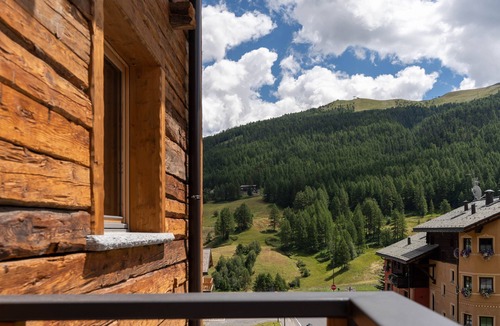 San Rocco Apartment | Holiday Apartment "Iron Wood" near Slopes with 2 Balconies & Wi-Fi