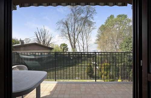 Monvalle Apartment | Holiday Apartment 'Laura' with Lake View, Pool, Wi-Fi & Garden