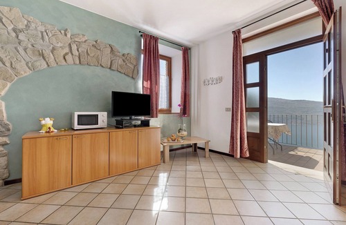 Oldesio Apartment | Holiday Apartment 'Rustico Spagnol 3' with Lake View, Pool & Wi-Fi