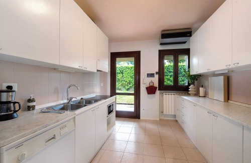 Portese House | Holiday Home 'Villa Angioletta' with Lake View, Wi-Fi and Air Conditioning