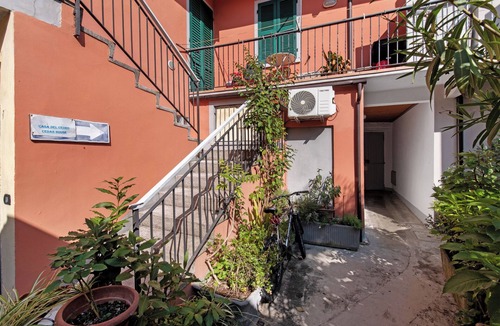 Lecco House | Holiday Home "Casa del Cedro" with Lake View, Balcony & Wi-Fi