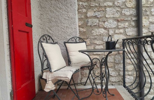 Gardola House | Holiday Home 'Casa Storica Gardola' with Lake View, Wi-Fi and Air Conditioning