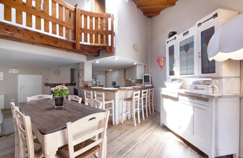 Vassena House | Holiday Home 'Cottage' with Wi-Fi
