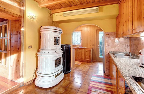 Valdidentro House | Holiday Home 'Dolce Casa Vicino A Bormio' with Mountain View, Private Garden and Wi-Fi