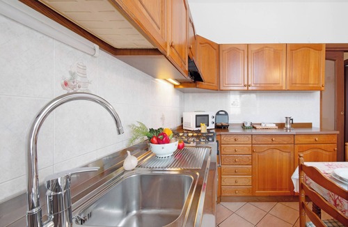 Osio Sotto House | Holiday Home 'Elli' with Shared Terrace, Shared Garden and Wi-Fi