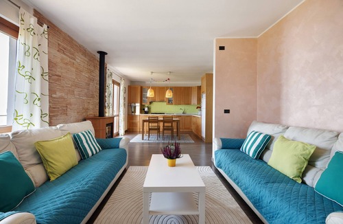 Stazzona House | Holiday Home 'Giuly' with Lake View, Private Terrace and Wi-Fi