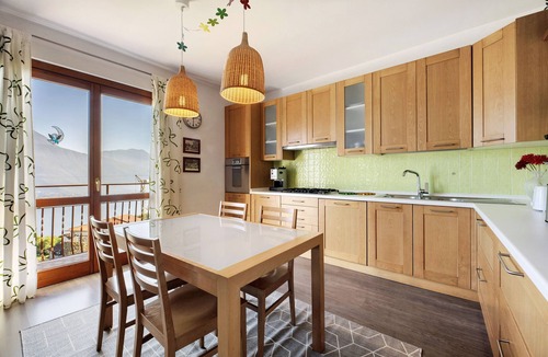 Stazzona House | Holiday Home 'Giuly' with Lake View, Private Terrace and Wi-Fi