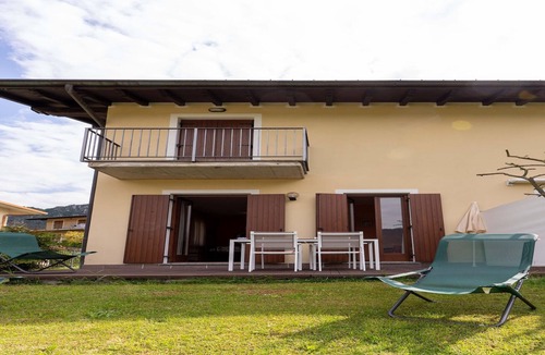 Crone House | Holiday Home in Idro near Scenic Hills