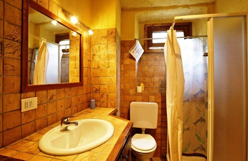 Rancio Valcuvia Apartment | Holiday home in a former mill from the 18th century. With 10 000 m�� of land and pool