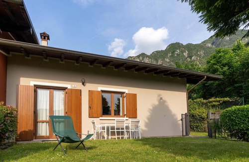 Crone House | Holiday Home in Lombardy by Lake Idro