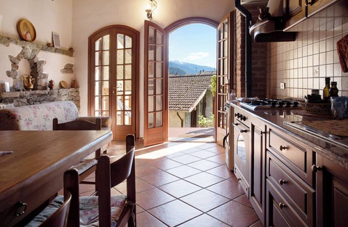 Colorina House | Holiday Home 'In Valtellina Da Valter E Lella' with Mountain View, Wi-Fi and Air Conditioning