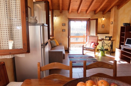 Monticelli Brusati Cottage | HOLIDAY HOME THE ARNIA WIFI LAKE D (apartment) OFFER