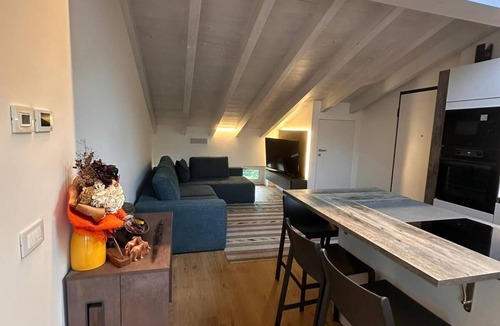 Paratico House | Holiday Home 'La Dolce Vita - Lake Iseo' with Lake View, Wi-Fi and Air Conditioning