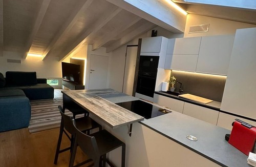 Paratico House | Holiday Home 'La Dolce Vita - Lake Iseo' with Lake View, Wi-Fi and Air Conditioning