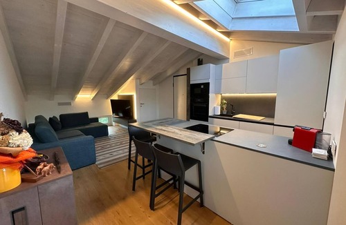 Paratico House | Holiday Home 'La Dolce Vita - Lake Iseo' with Lake View, Wi-Fi and Air Conditioning