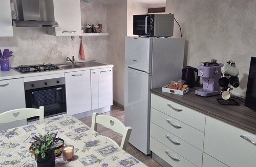 Cino House | Holiday Home 'Lavanda' with Mountain View, Private Terrace and Wi-Fi