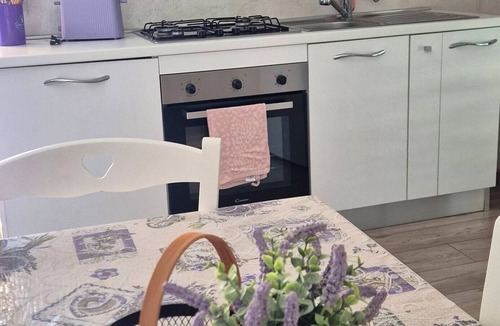 Cino House | Holiday Home 'Lavanda' with Mountain View, Private Terrace and Wi-Fi