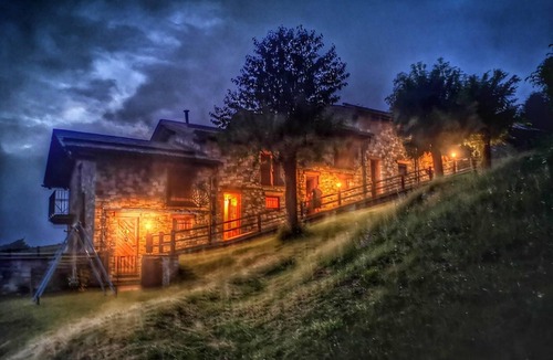 Peglio House | Holiday Home on Lake Como with Lake View, Wifi, Parking, tv sat