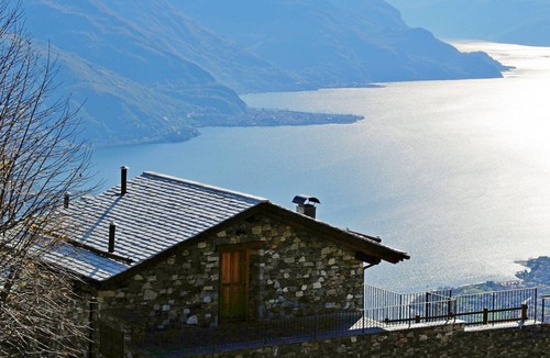 Peglio House | Holiday Home on Lake Como with Lake View, Wifi, Parking, tv sat