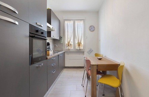 Pavia House | Holiday Home 'Suite Ponte Vecchio' with Wi-Fi and Air Conditioning
