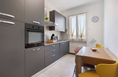 Pavia House | Holiday Home 'Suite Ponte Vecchio' with Wi-Fi and Air Conditioning