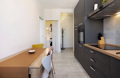 Pavia House | Holiday Home 'Suite Ponte Vecchio' with Wi-Fi and Air Conditioning