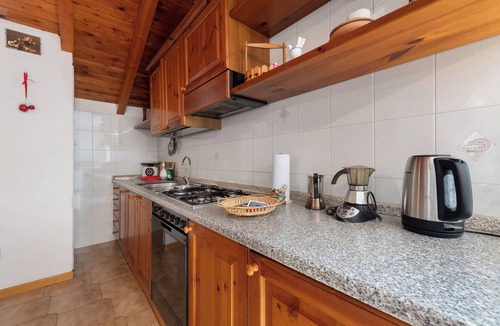 Vendrogno House | Holiday Home 'Vendrogno' with Mountain View, Private Garden and Wi-Fi