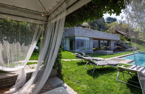 Ispra Villa | holiday vacation large villa rental italy, italian lakes district, lake maggiore, lakeside, pool, walk to town, air cond