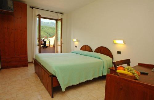 Tignale Hotel | Hotel Garnì Al Poggio