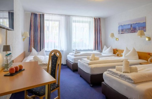 St. Paul House | Hotel Margit