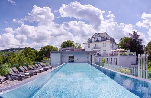 Alt-Heiligkreuz Hotel | Hotel Villa Hügel