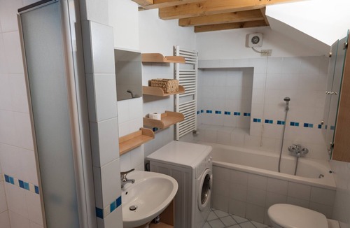 Lovere Old Town Apartment | House Piazza Del Porto