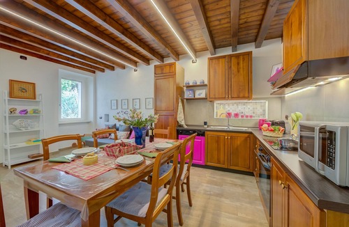 Polpenazze del Garda Apartment | Il Borgo Apartments - Lavanda, Polpenazze, Italy